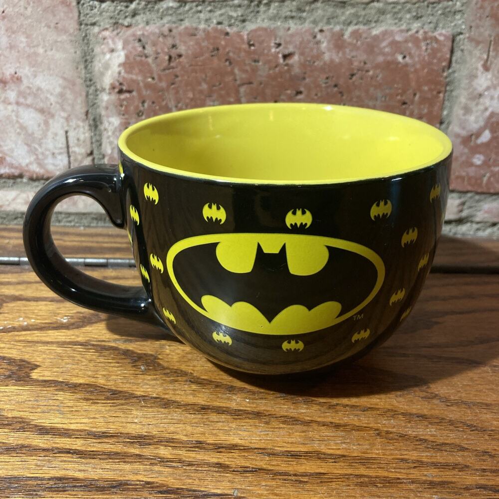 Batman Very Large Cup Coffee Soup 24 ounces Black Yellow Ceramic DC Comics